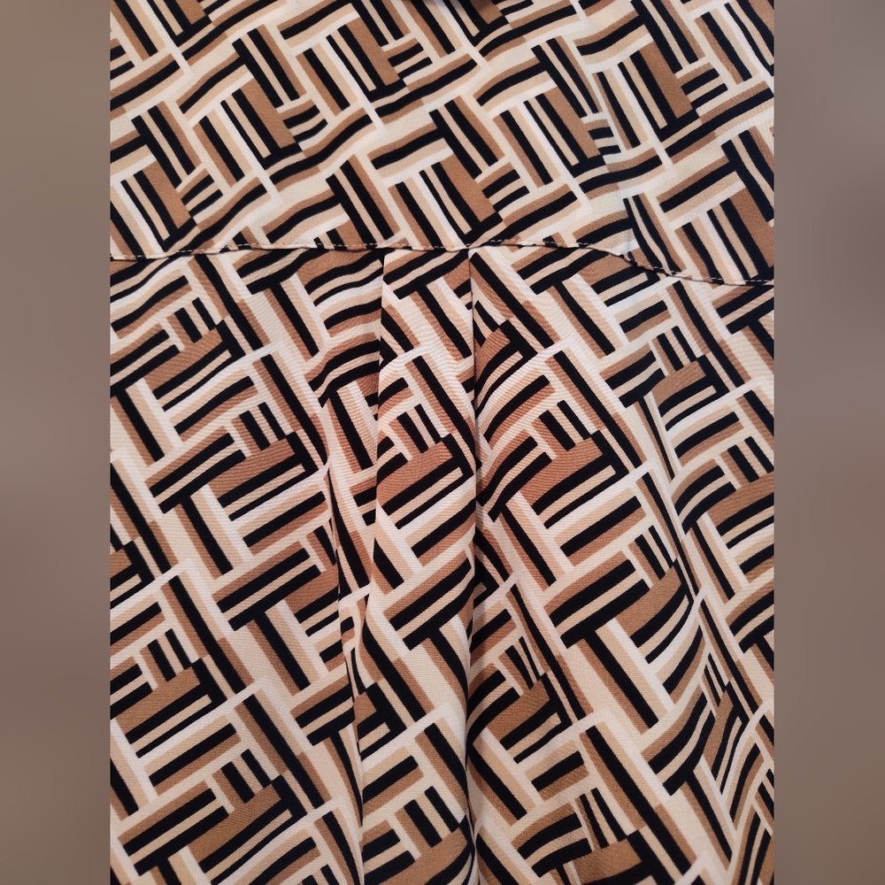 Black and Tan Patterned Button-Up Blouse by Lee - Picture 8 of 13